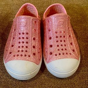 Pink sparkling slip-ons